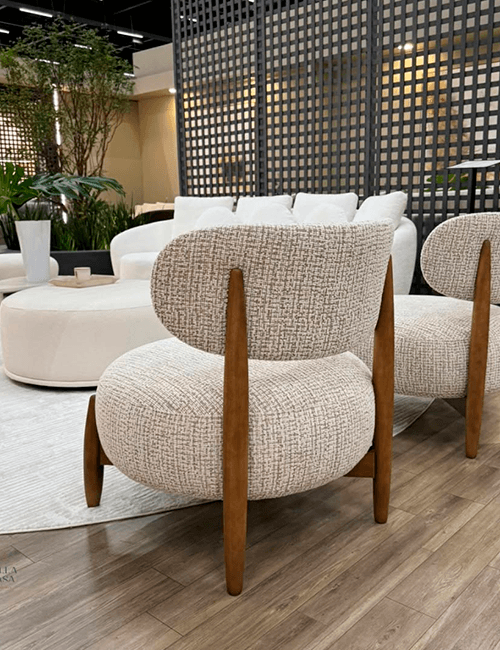 Ambiente com poltronas decorado pela Bella Casa Interiores
